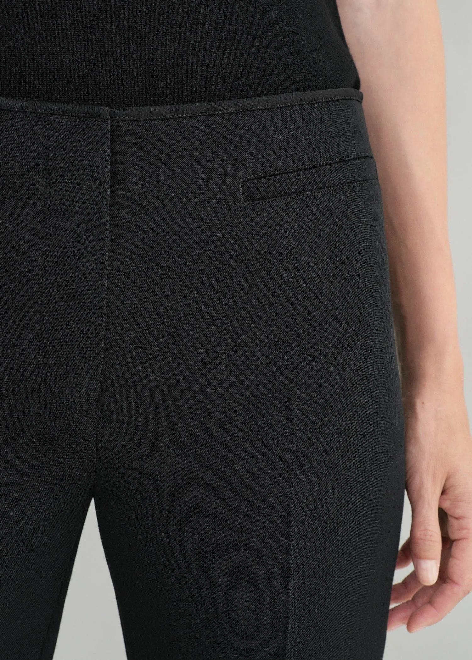 Low-waist cigarette trousers black